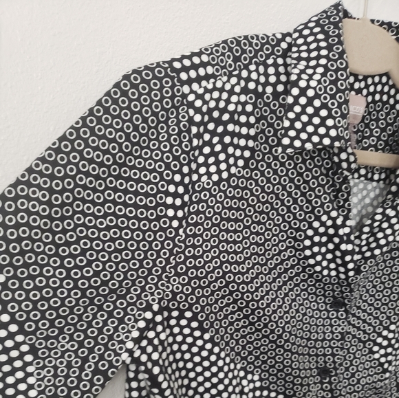 Chico's Circle Novelty Print Button Down Shirt, Chico's Size 0-US Size Small/4 - Picture 4 of 10